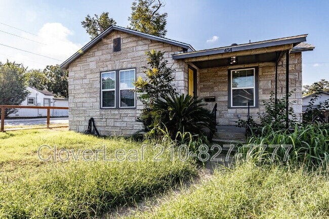 Building Photo - 454 Astor St