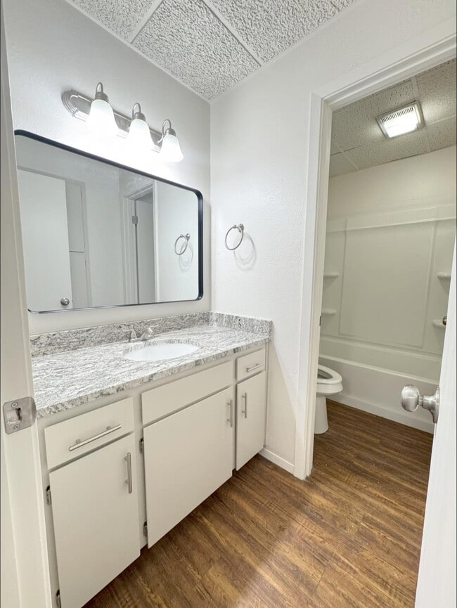 Photo - Linda Lane Apartments