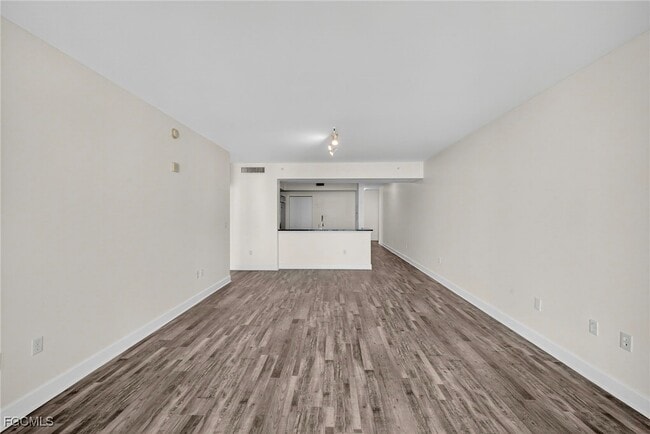 Photo - 3000 Oasis Grand Blvd Unidad 2307