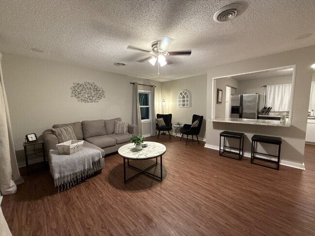 Building Photo - 9921 Pulaski Pike Unit A2