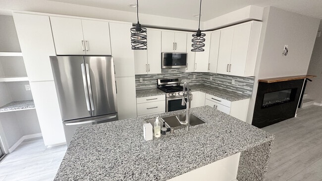 Photo - 608 Silver Berry Pl