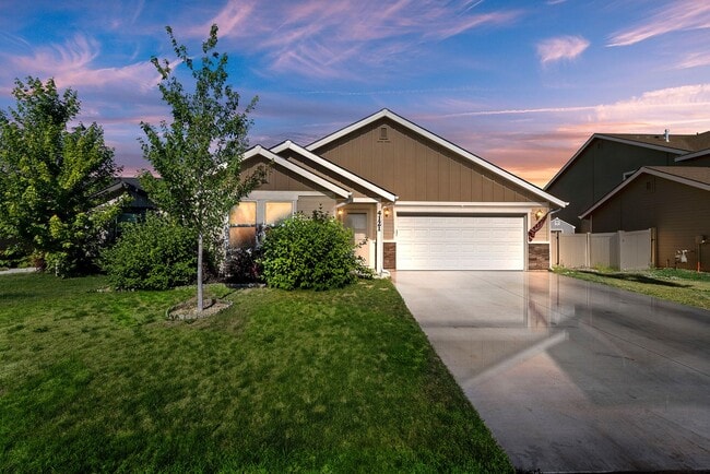 Available July 5th, 3bd/2b Meridian Home - Available July 5th, 3bd/2b Meridian Home