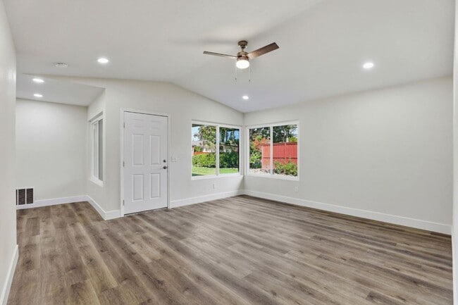 Photo - 8468001/37T Unidad 8468001001 -2 Ebbtide Ct.