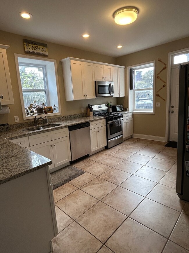 Photo - 3345 Salena St