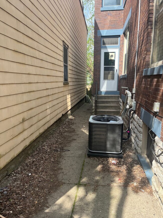 Photo - 2215 Victor St Unit #1