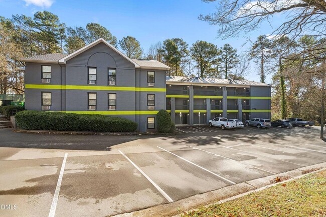 Building Photo - 5104 Hollyridge Dr Unit 207