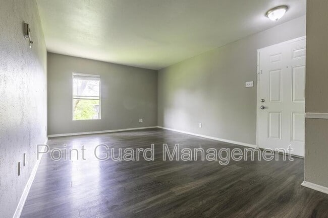 Photo - 4550 West Kiest Boulevard - 1034