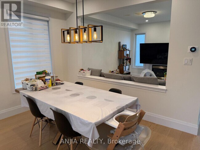 Photo - 265 Hammersly Blvd