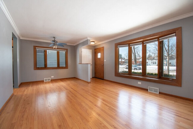 Photo - 131 S Lodge Ln