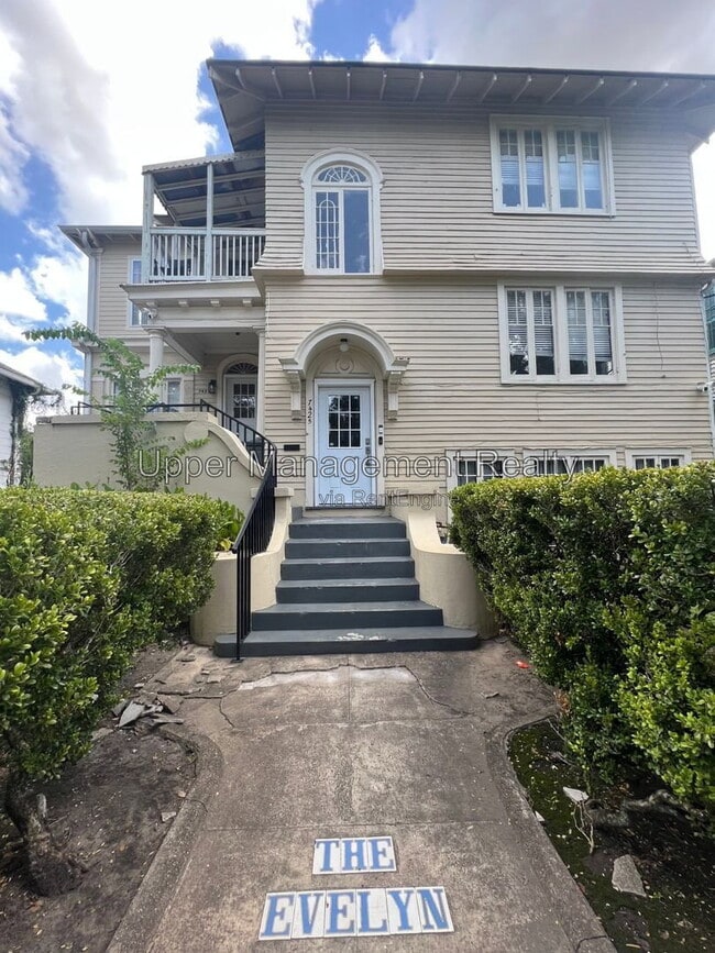 Building Photo - 7429 Hampson St Unit 7425 3rd Floor
