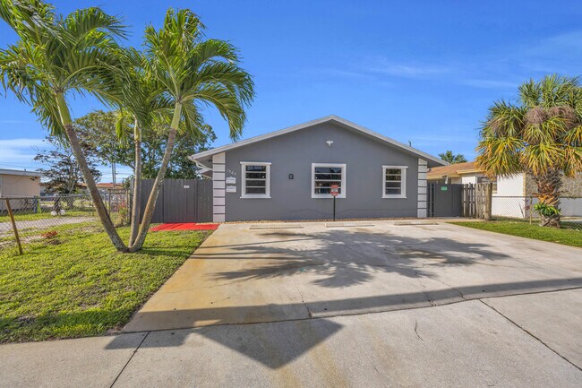 Photo - 1565 W 28th St