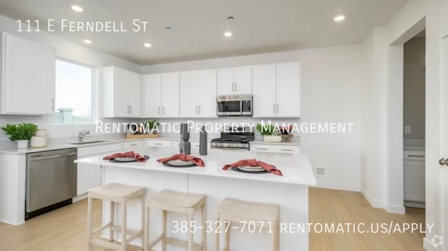Building Photo - 111 E Ferndell St Rental
