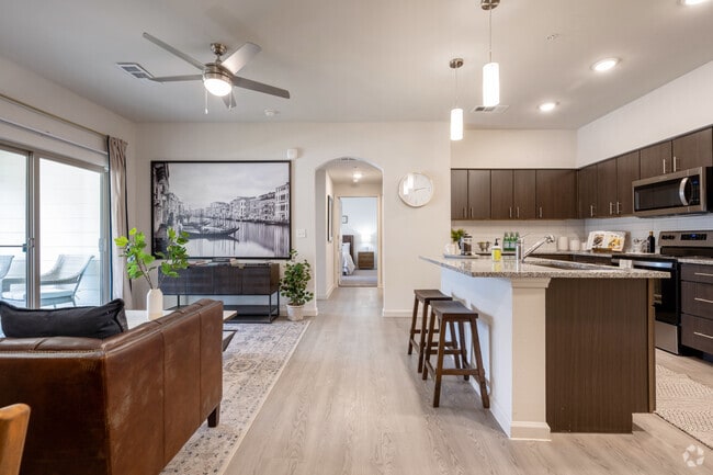 2BR, 2BA - 995SF
