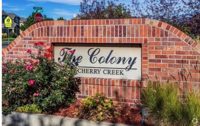 Building Photo - 2 bed 2 bath Condo