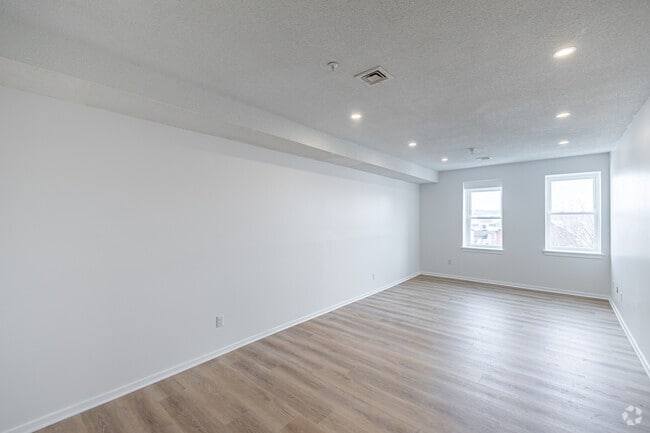 1BR, 1BA - 600SF - Living Room