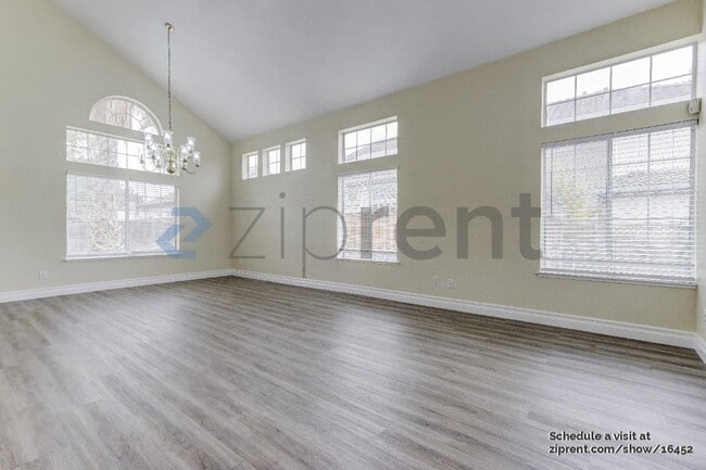 Photo - 1110 Palomar Ct