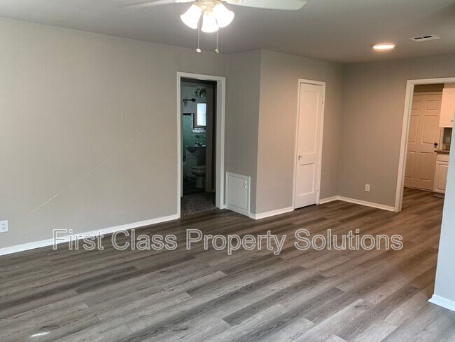 Photo - 2236 Carlisle Rd