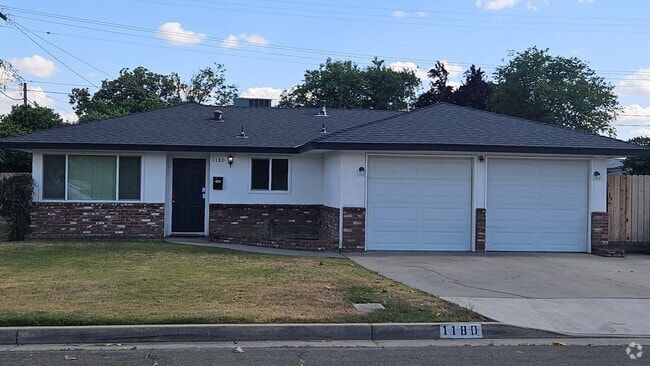 Building Photo - Kingsburg House For Rent