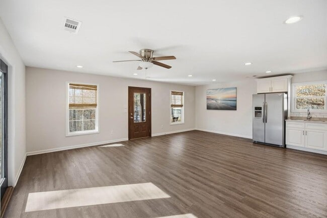 Photo - 7621 Maple Pl