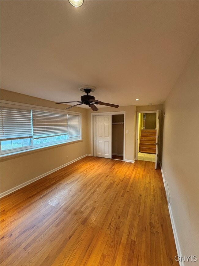 Photo - 215 Locksley Rd