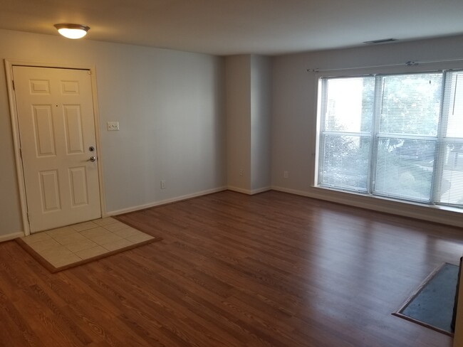 Open living room - 10303 Appalachian Cir Condominio Unidad 214