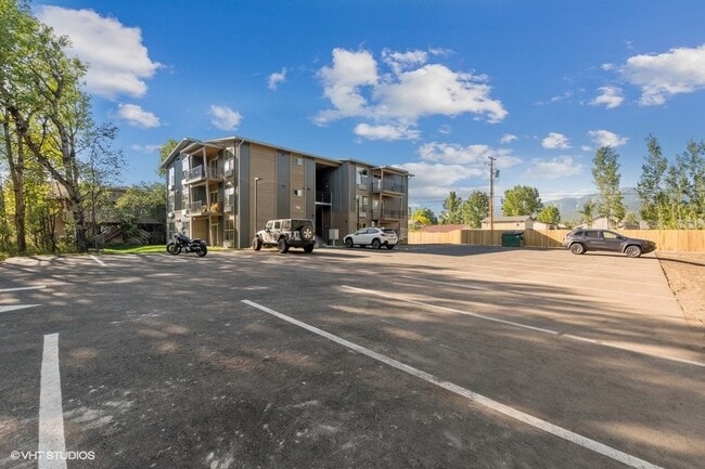 Silvertip Quarters - Silvertip Quarters Apartments