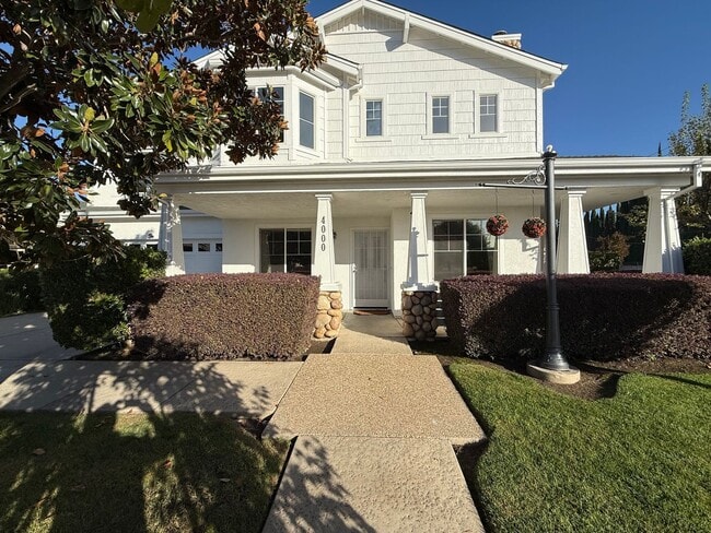 Building Photo - Large two story in Rose Hollow neighborhoo...