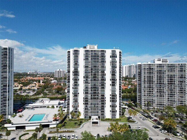 Building Photo - 3675 N Country Club Dr Unit 2106 Rental