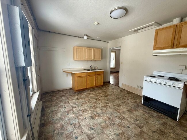 Building Photo - 724 Washington St Unit Upper