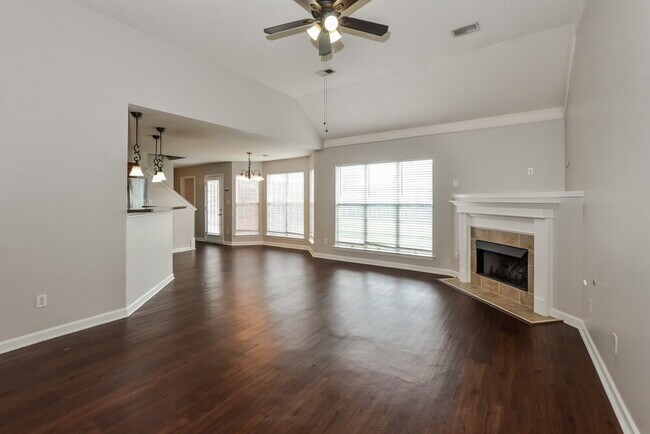 Photo - 6527 Sandbourne E