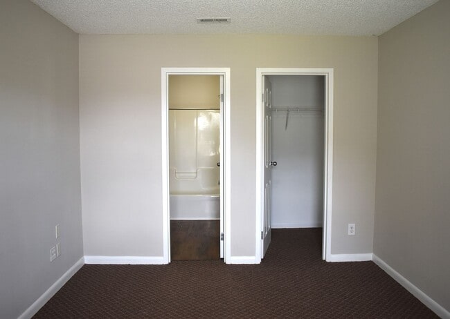 Photo - FIRST FULL MONTH FREE IF YOU SIGN A 13 OR 14 MONTH LEASE!