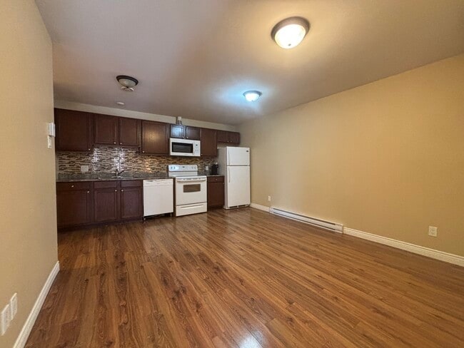 Building Photo - Apartement Unit 1