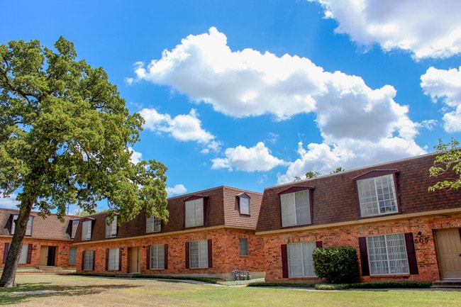 Normandy Square Apartments - Normandy Square Apartments