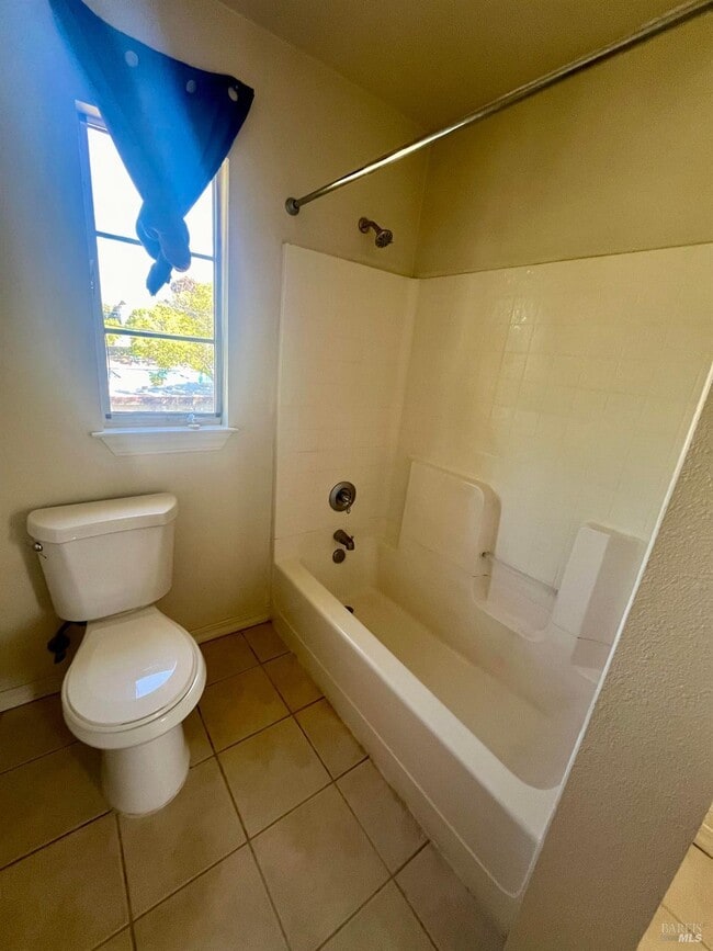 Photo - 160 E J St Unit 1