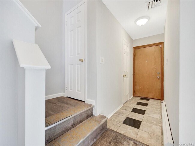 Photo - 416 Country Club Ln