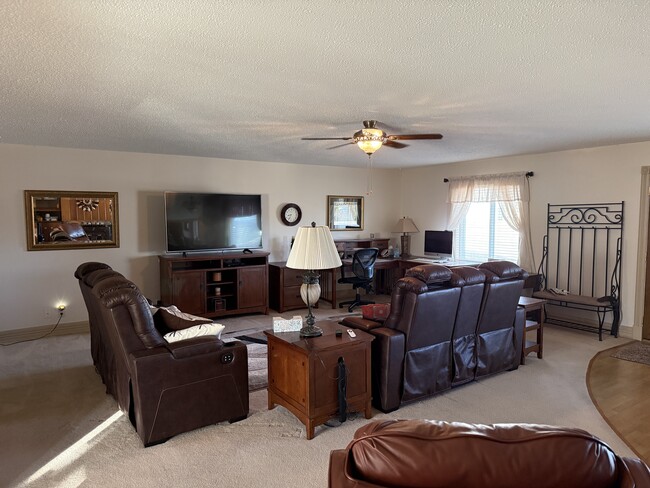 Photo - 259 E Oakland St