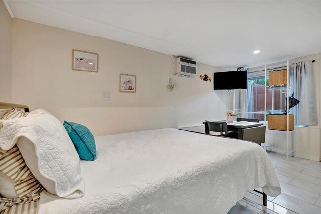 Building Photo - 4213 E Yukon St Unit ID1396874P