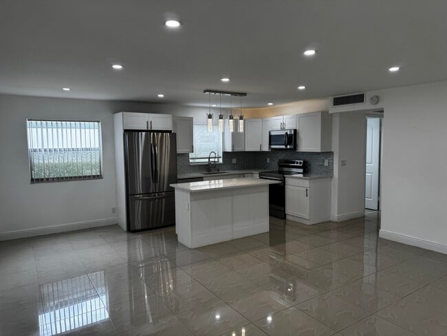 Photo - 153 Monaco Way Unit D