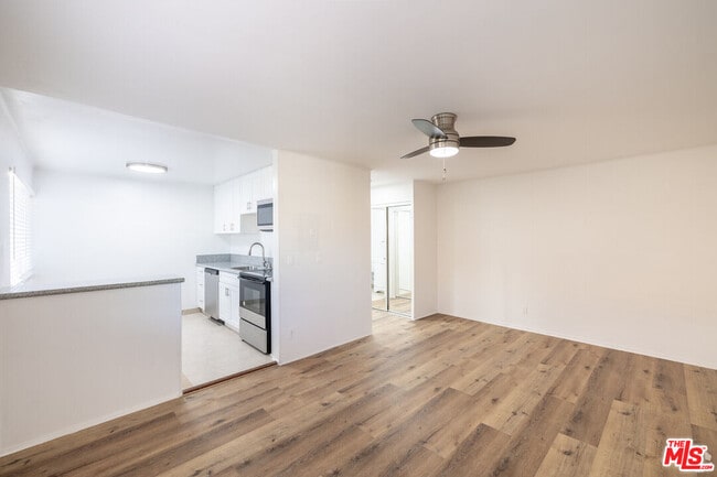 Photo - 5541 Newcastle Ave Unit 18
