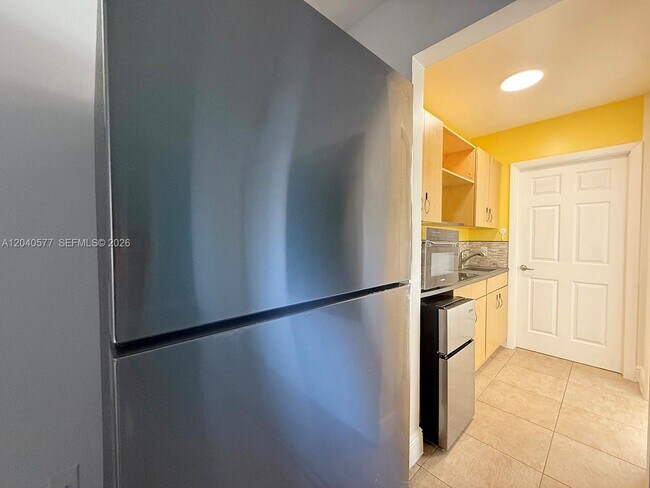 Photo - 585 NE 66th St Unidad 3