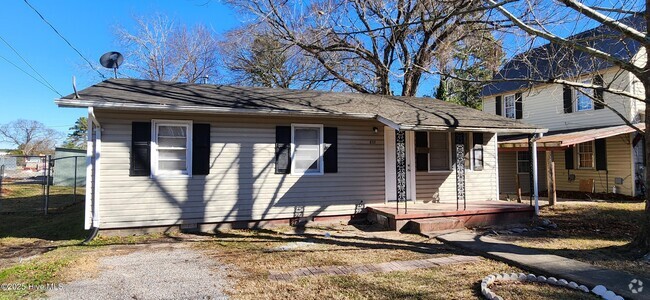 Building Photo - 706 Anderson St Rental