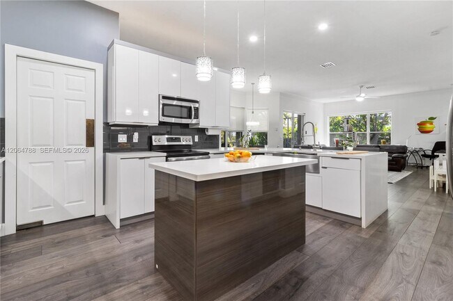 Photo - 1046 SW 159th Way