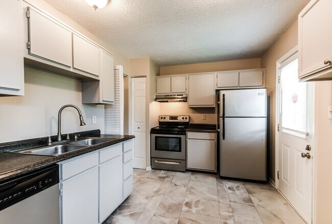 Photo - 6643 Manassas Dr