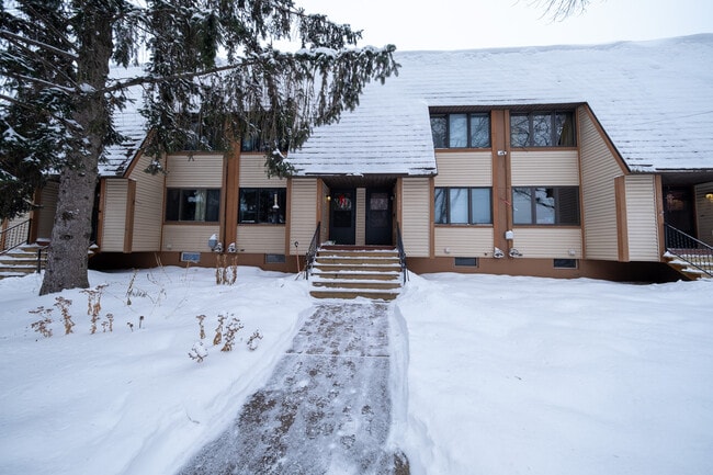 Photo - 1637 Christie Pl