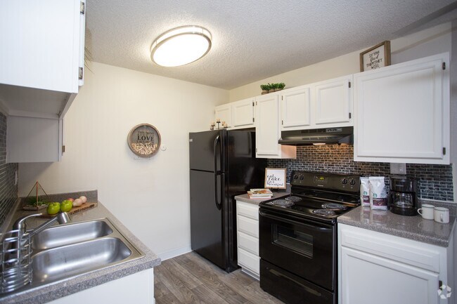 1BR, 1BA - 560 SF