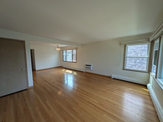 6537 N Natoma Ave Unidad 2