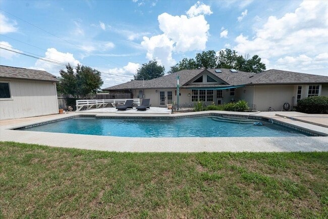 Photo - 300 Las Plumas Dr House