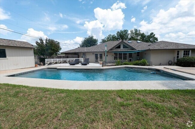 Building Photo - 300 Las Plumas Dr Rental