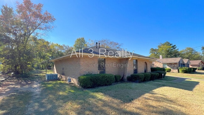 Photo - 561 Dunbarton Rd