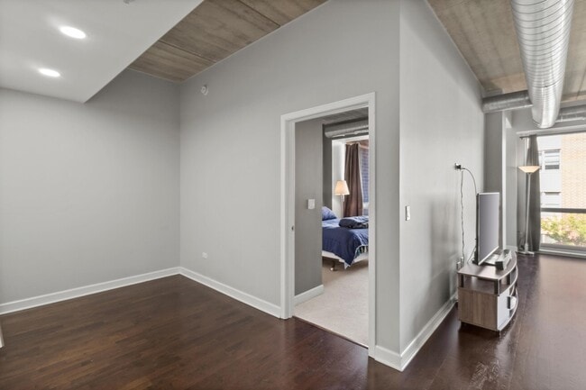 Photo - 25 E Superior St Unit 15T